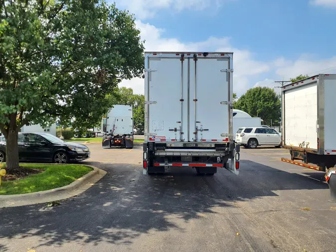 2016 FREIGHTLINER/MERCEDES M2 106