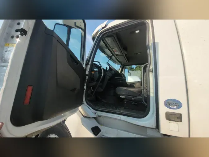 2019 Volvo VNL300