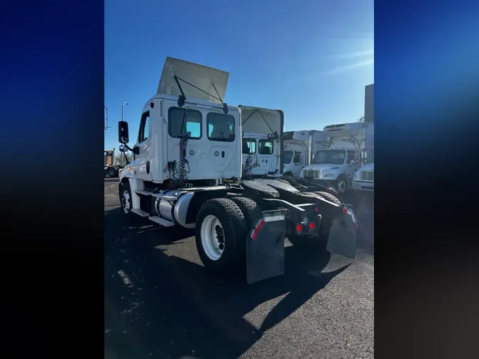 2018 FREIGHTLINER/MERCEDES CASCADIA 125