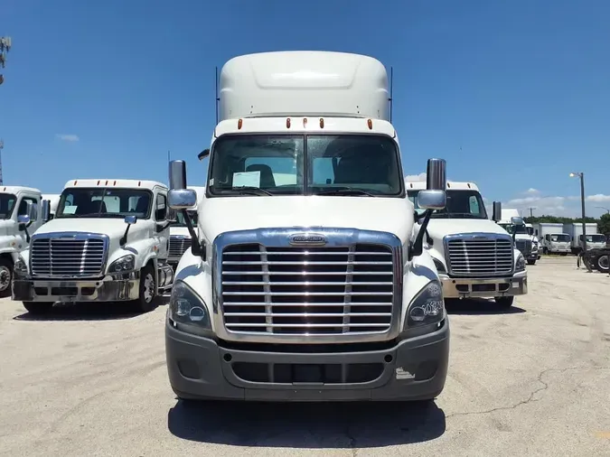 2019 FREIGHTLINER CASCADIA 113