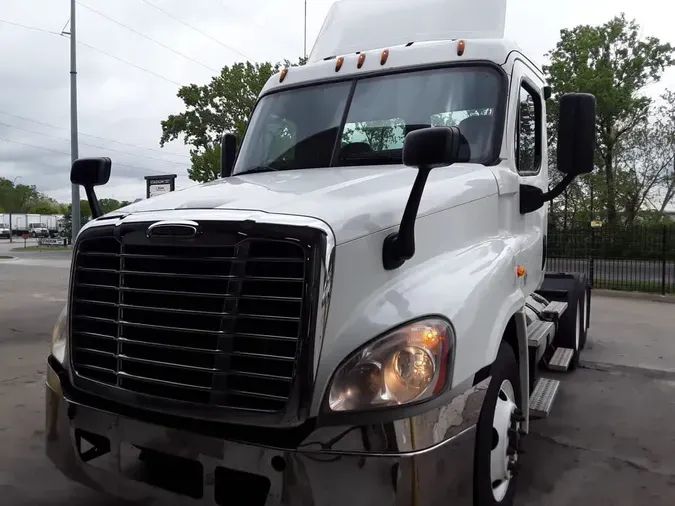 2016 FREIGHTLINER CASCADIA 1257de9aacc743b22fb108c522f6ba2ae40