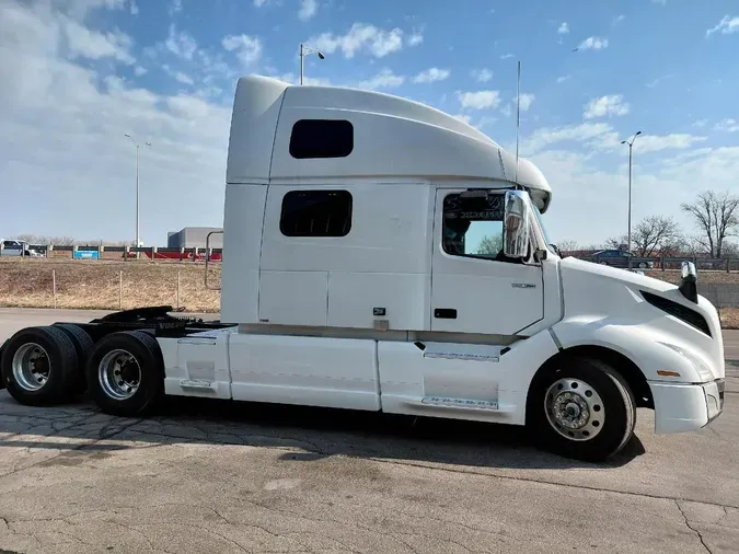 2021 VOLVO VNL64T860