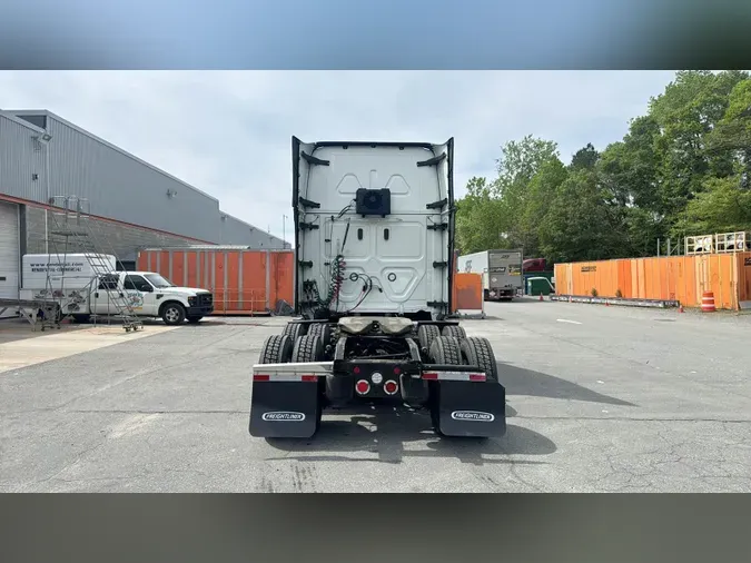 2022 Freightliner Cascadia 126