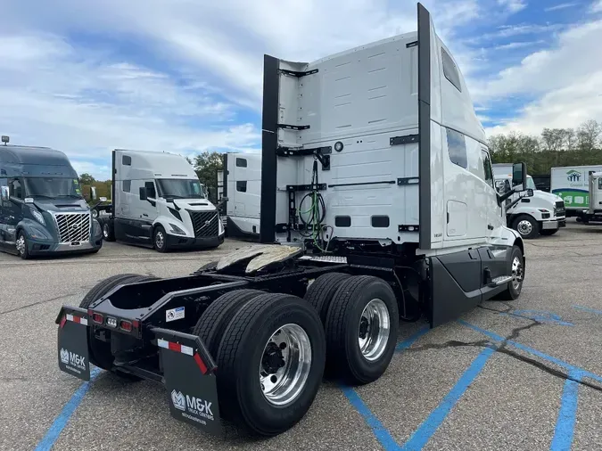 2026 VOLVO VNL64T860