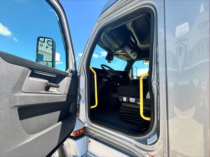 2023 Freightliner Cascadia 126