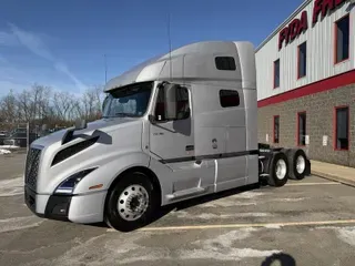 2022 Volvo VNL64T760