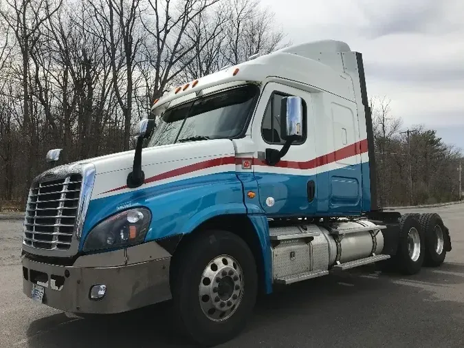 2018 Freightliner X12564ST