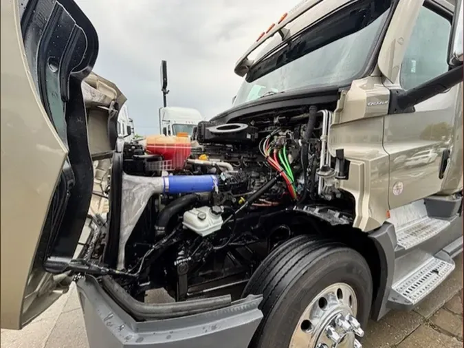 2022 Freightliner Cascadia 126