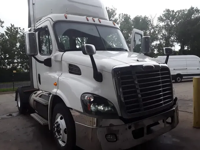 2017 FREIGHTLINER CASCADIA 113