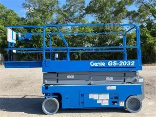2012 GENIE GS2032