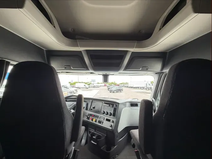 2020 Freightliner Cascadia 126