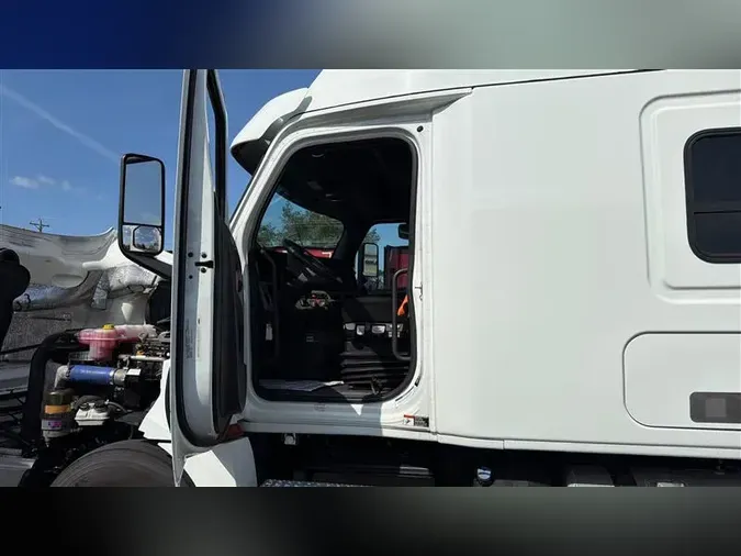 2019 FREIGHTLINER CA126
