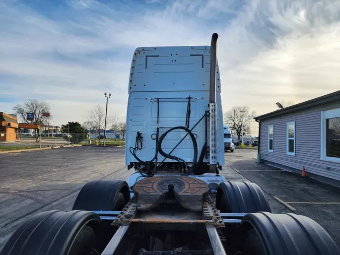 2018 VOLVO VNL64T670