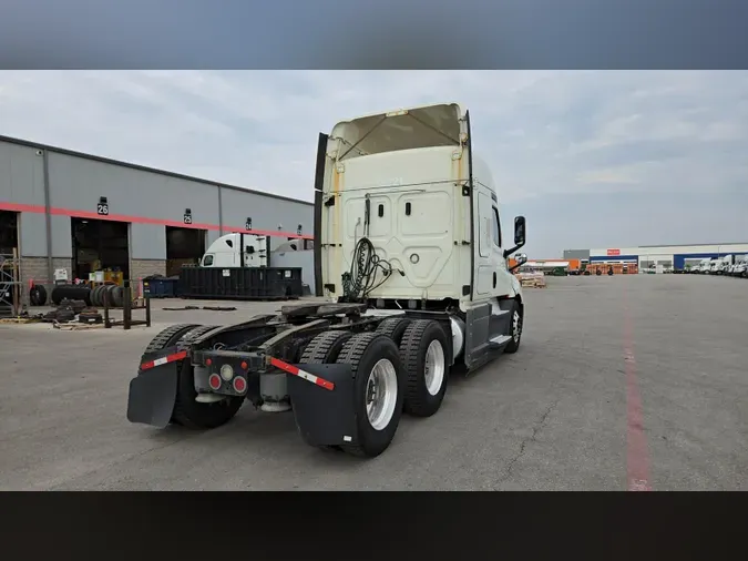 2020 Freightliner Cascadia 126