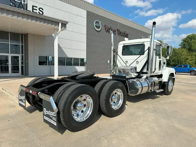 2019 MACK PI64T