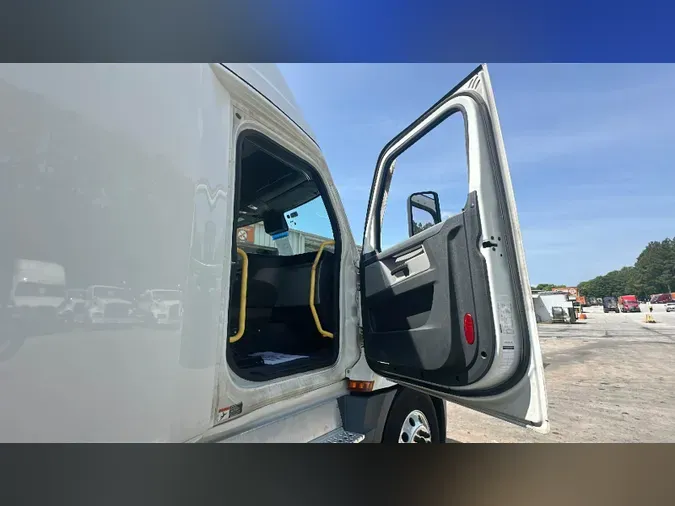 2022 Freightliner Cascadia 126