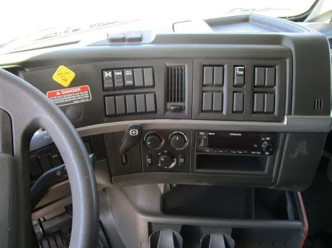 2022 Volvo VHD