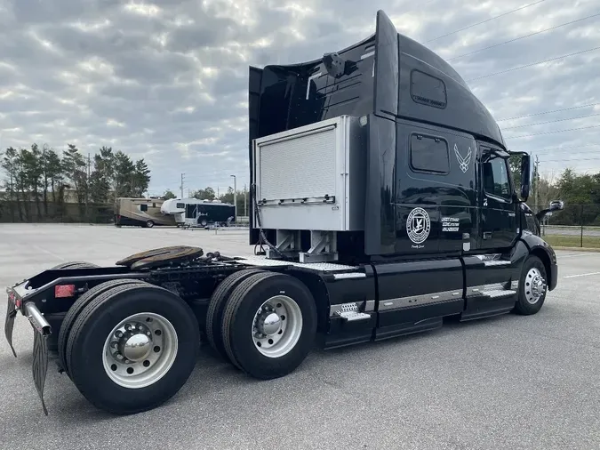 2020 VOLVO VNL64T860