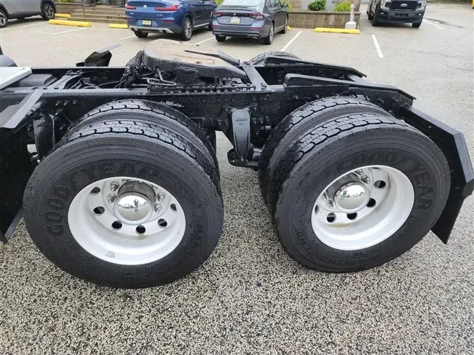 2020 FREIGHTLINER CA126