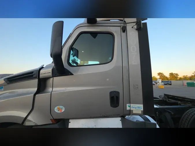 2020 Freightliner Cascadia 1267e1a8246727281df9c6430bbb3c5b9b9