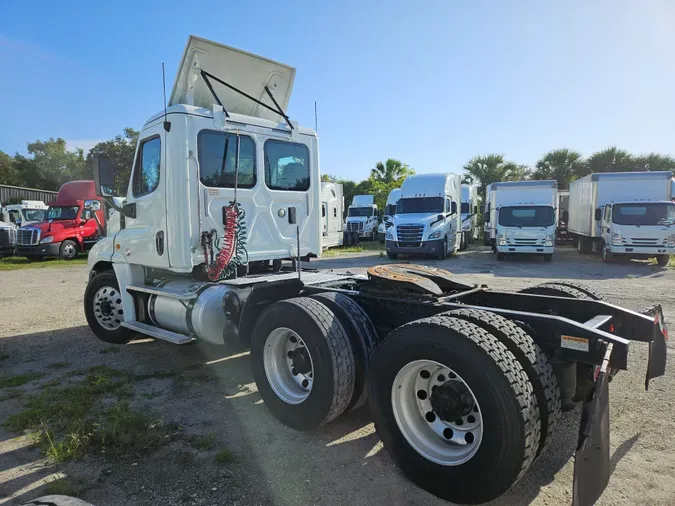 2017 FREIGHTLINER/MERCEDES CASCADIA 125