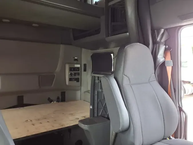 2020 NAVISTAR INTERNATIONAL LT625 SLPR CAB