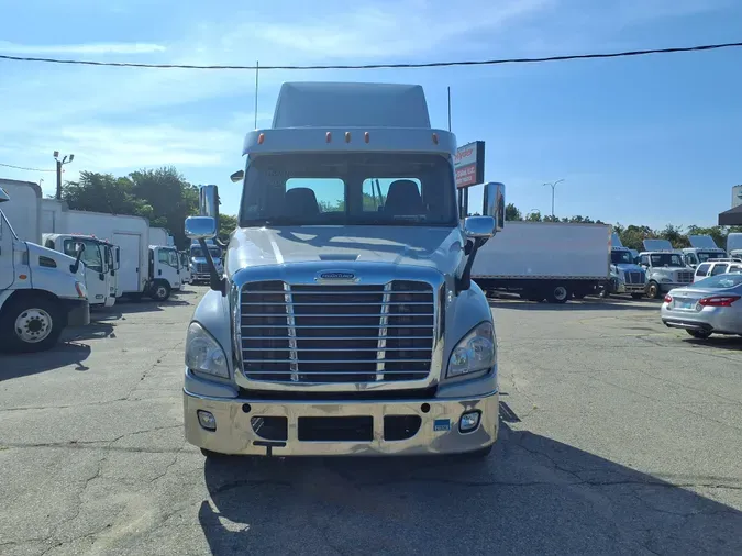 2018 FREIGHTLINER/MERCEDES CASCADIA 125