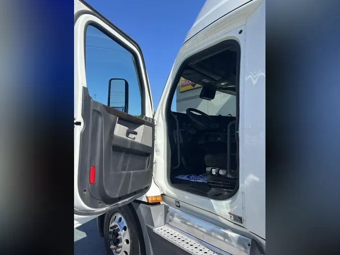 2020 Freightliner Cascadia