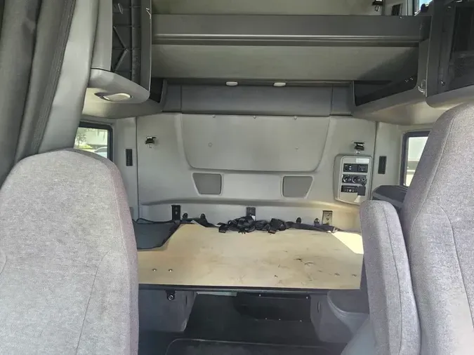 2019 NAVISTAR INTERNATIONAL LT625 SLPR CAB
