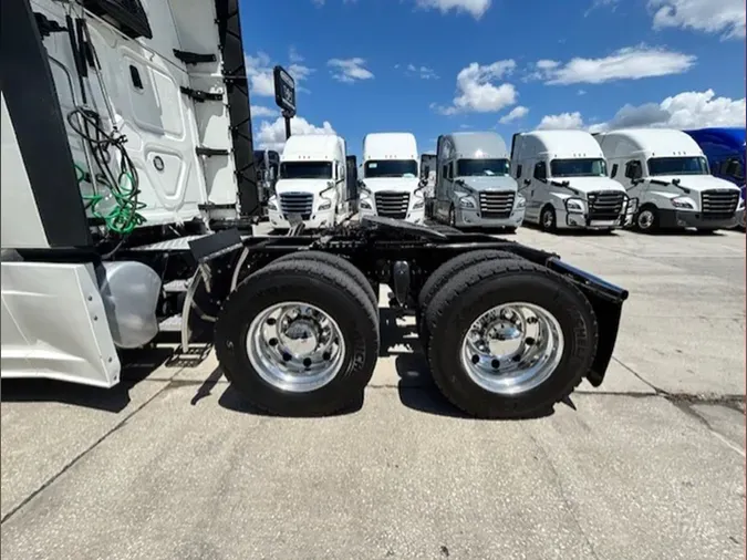 2023 Freightliner Cascadia 126