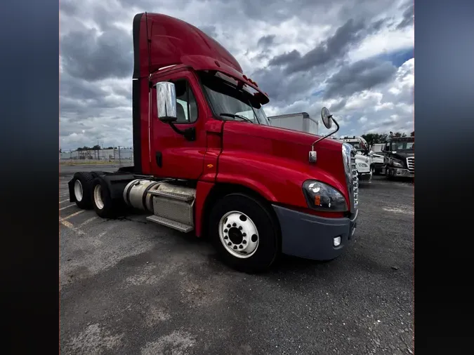 2019 FREIGHTLINER CASCADIA 1257e273cc11ddcbfdde3d524b7aa8e7c8c