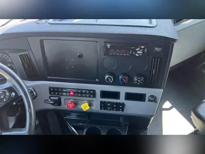 2021 FREIGHTLINER CA126