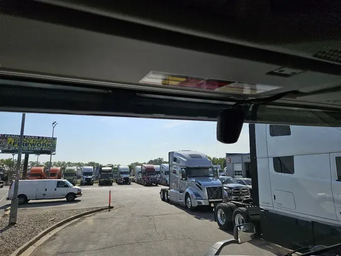2024 VOLVO VNL64T860