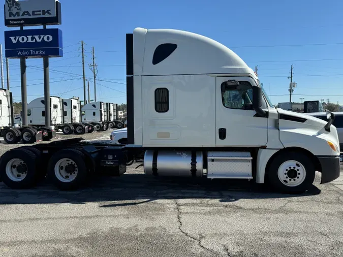 2019 Freightliner Cascadia 126