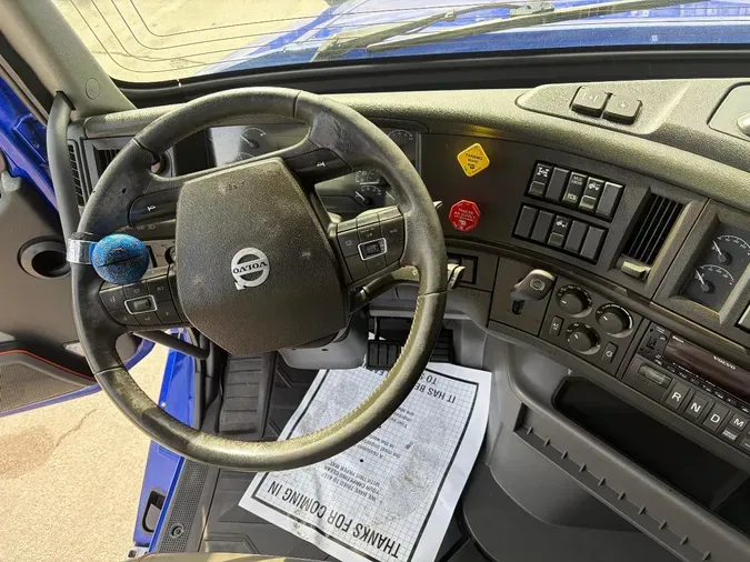 2023 VOLVO VNL64T860