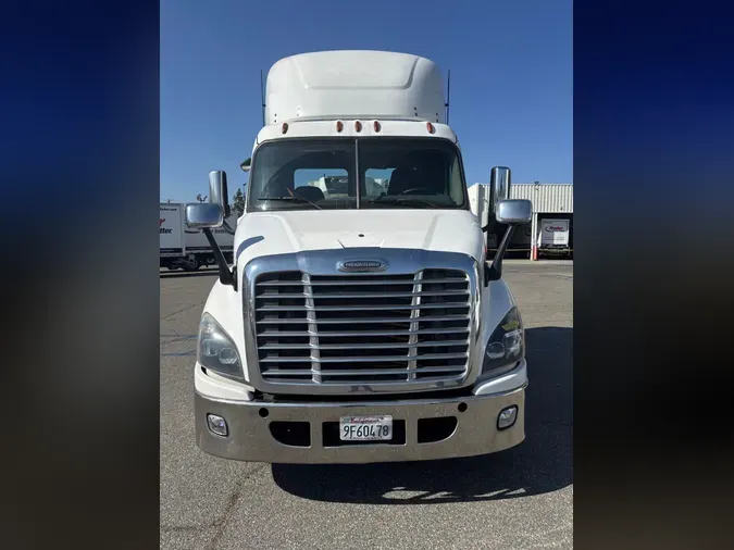 2017 FREIGHTLINER/MERCEDES CASCADIA 113