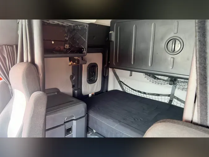 2020 Freightliner Cascadia 126
