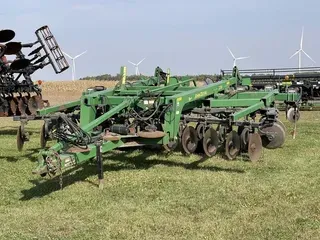 2004 John Deere 2700