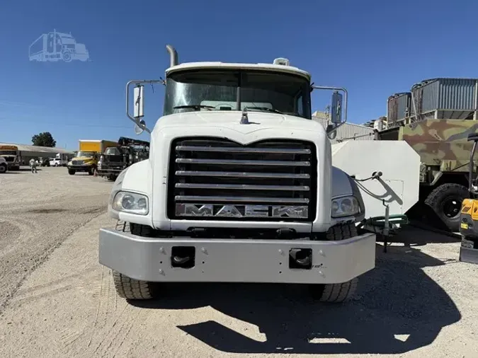 2015 MACK GRANITE GU813