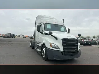 2021 Freightliner Cascadia 126