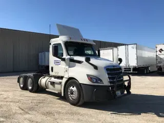 2018 Freightliner T12664ST