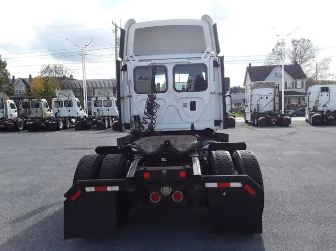 2016 FREIGHTLINER/MERCEDES CASCADIA 113