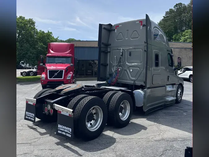 2020 FREIGHTLINER CASCADIA 126