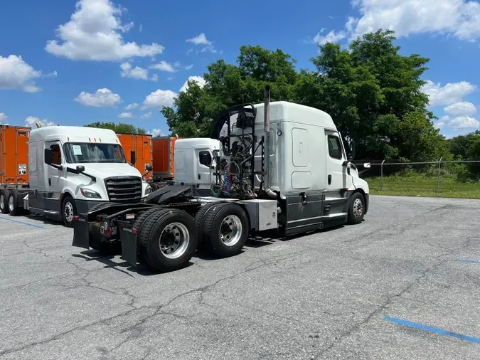 2021 Freightliner Cascadia 126
