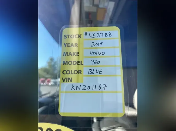 2019 VOLVO VNL64T760