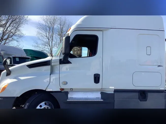 2020 Freightliner Cascadia 126
