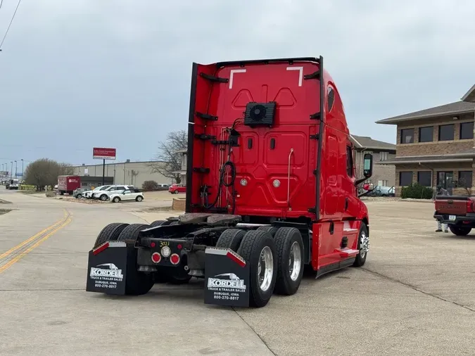 2023 FREIGHTLINER Cascadia 126