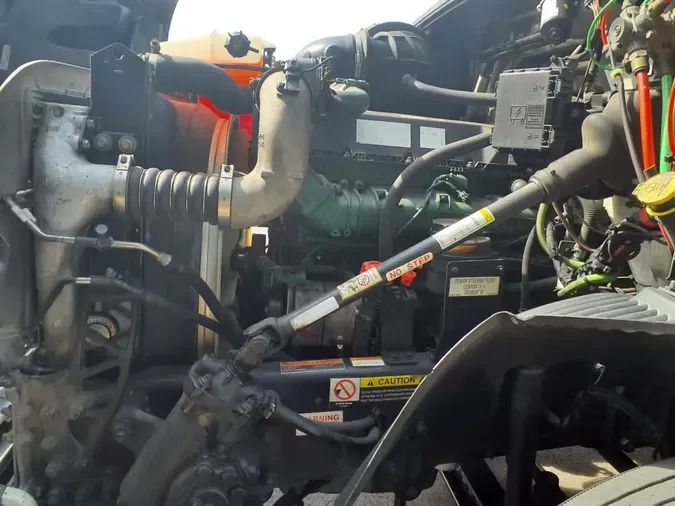2020 VOLVO VNR64T-640