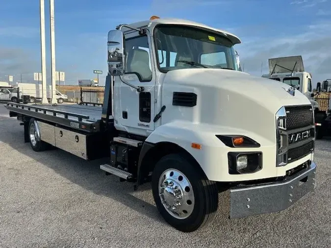 2024 MACK MD64