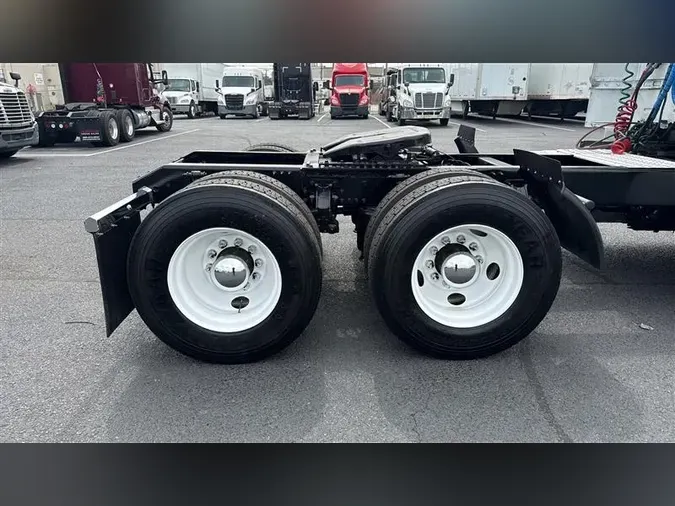 2020 VOLVO VNR640
